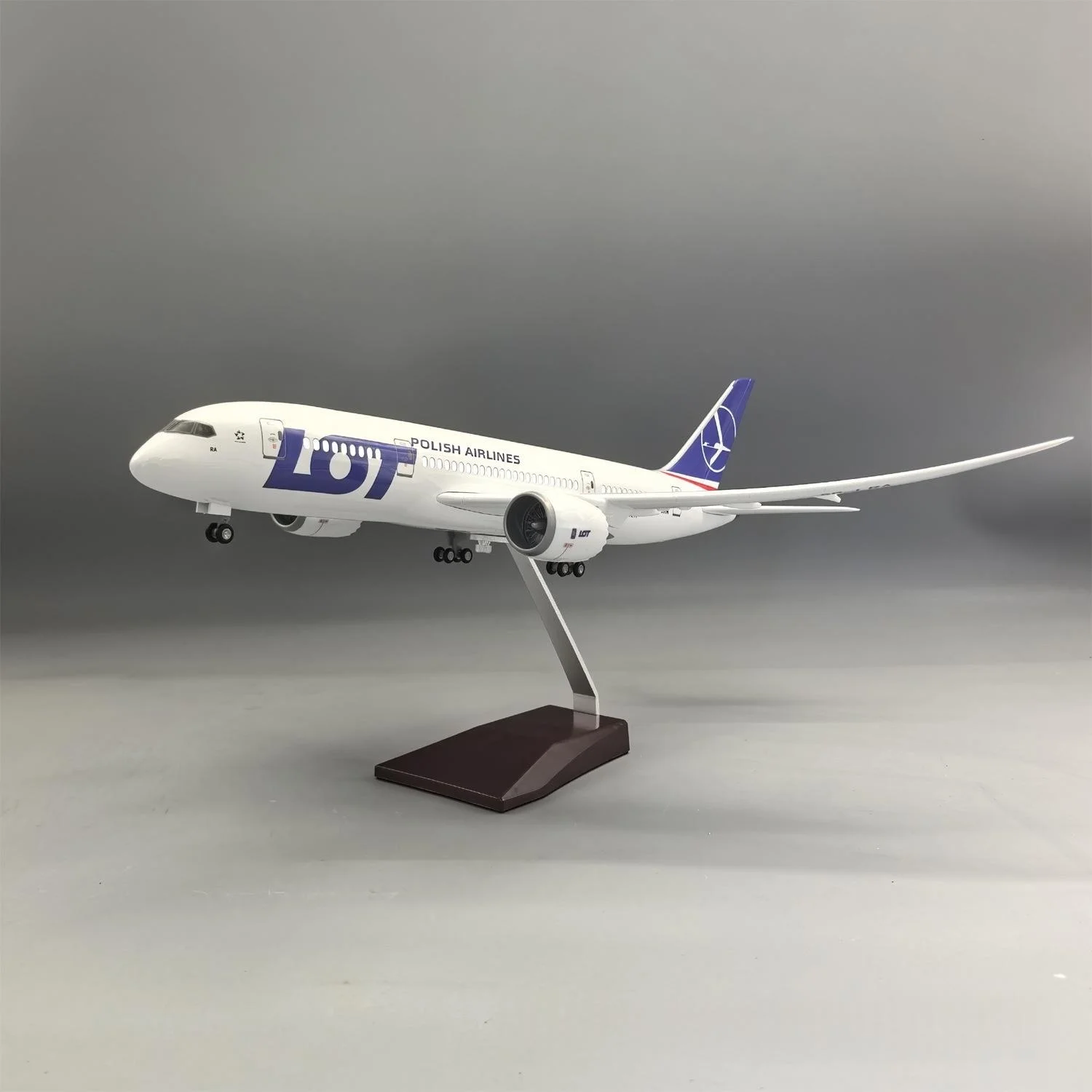 B787 LOTPolish Airlines Boe-ing 787 43CM Airplane Models Plane Resin DiecastCollectible Aircraft With Landing Gear Wheels Light
