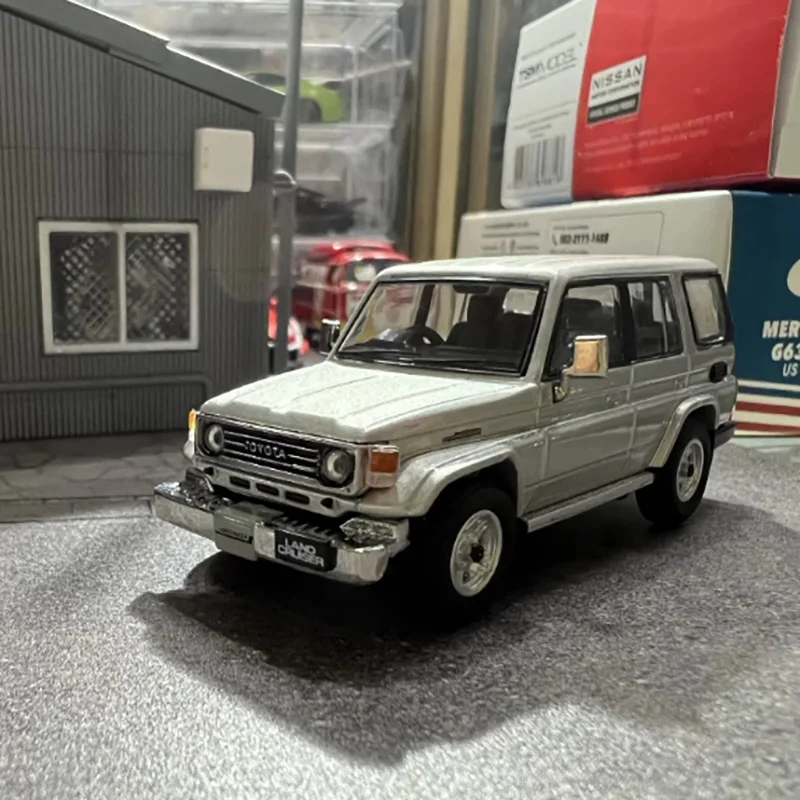 Hobby Japan 1:64 Scale Land Cruiser J70 LC70 ZX Alloy Simulation