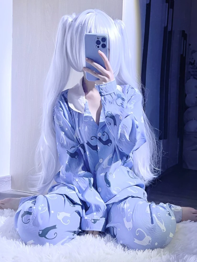 ชุดนอนพิมพ์ลายแมวสีฟ้าอ่อนสำหรับผู้หญิง - เสื้อแขนยาวติดกระดุมและกางเกงทรงหลวม ชุดนอนนุ่มสบายสไตล์คาวาอิ