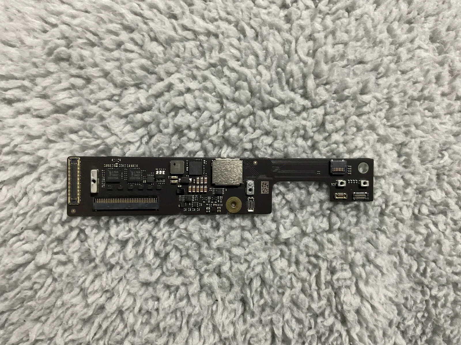 

Для APPLE MACBOOK AIR M2 13,6 дюйма 23/A2681 EMC 4074 оригинальная материнская плата со винтом