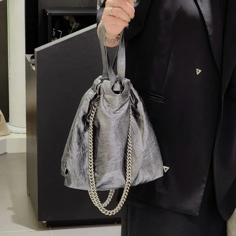 

VOLVAETEC First-layer Cowhide Garbage Bag Chain Pleated Bag Niche High-end Casual New Shoulder Messenger Bag Hand Carry