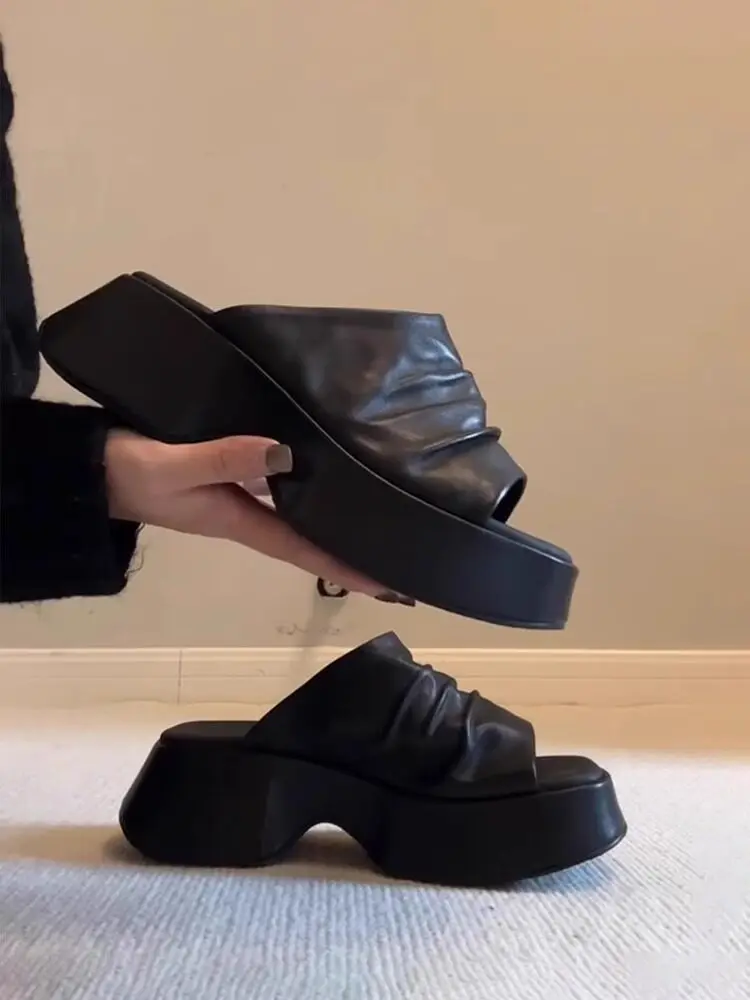 

Новые женские сандалии из овчины в стиле ретро с плиссированной платформой, универсальные кожаные туфли-мюли на мягкой подошве