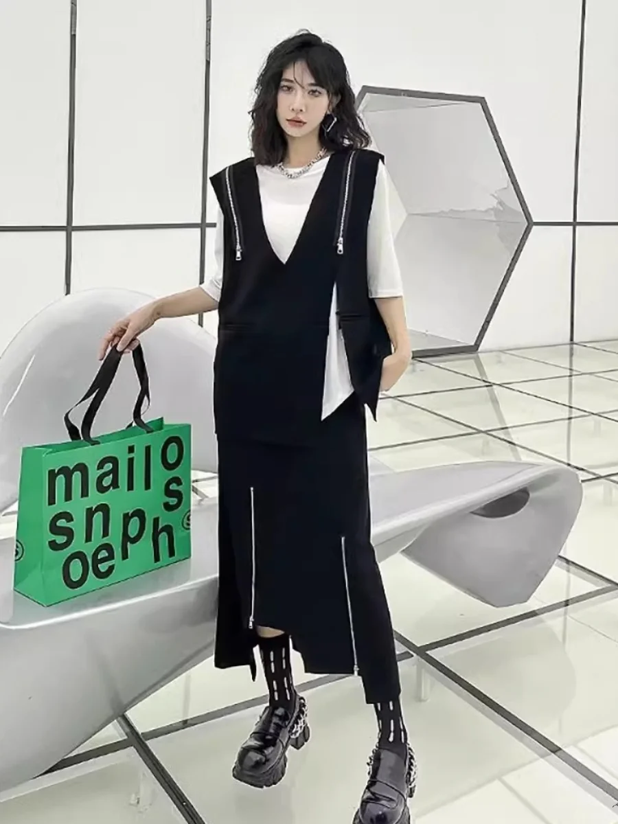 

Элегантный летний комплект из двух предметов: жилет и полуюбка в темном стиле, большие размеры (до 136 кг), с эффектом пэчворк, премиум-класса