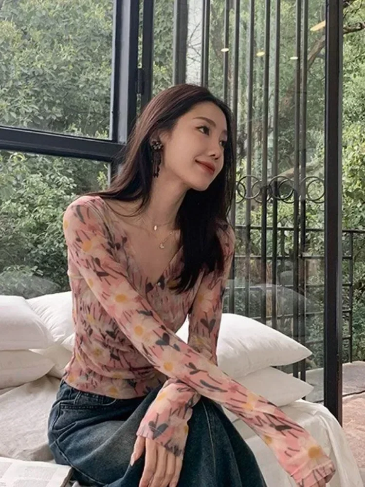 

Irregular Sweet Print Blouse Women V Neck Vintage Shirts 2024 Blusas Mujer De Moda Pleated Shirts Korean Temperament Crop Tops