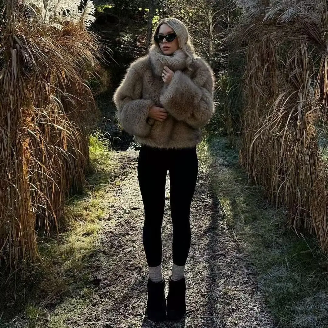 2026 New Winter Style Women's New Street Fashion Faux Fur Effect Jacket Turtlneck Full Sleeves Thickend Coat for female