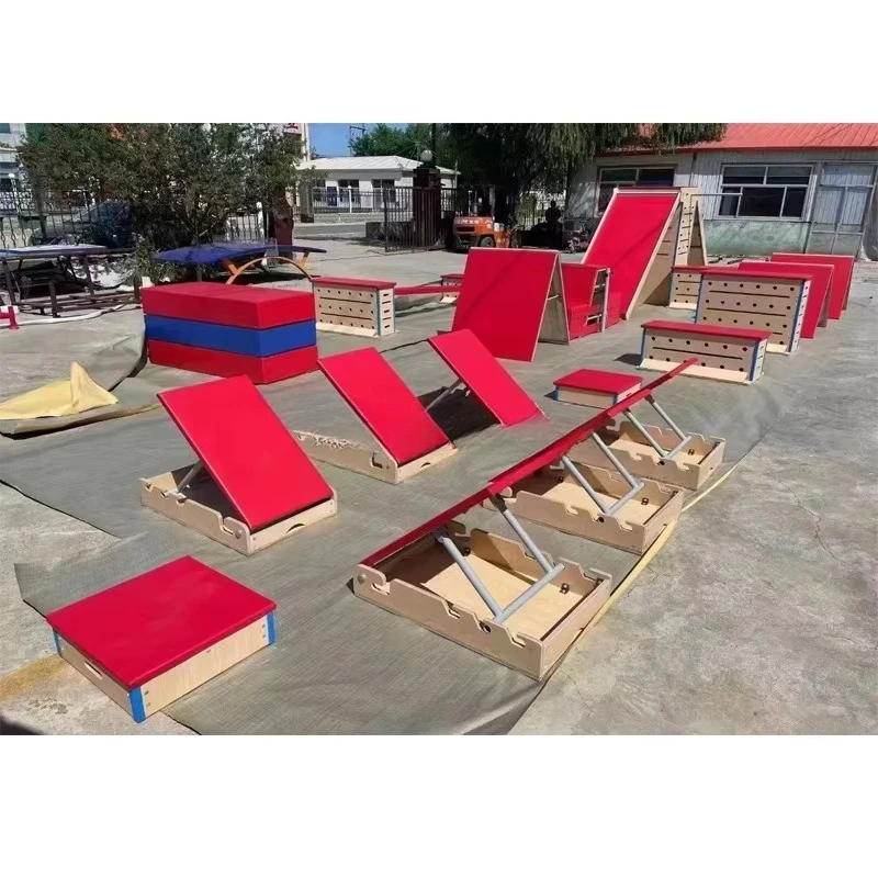 Venda quente personalizada Ninja Cursos Equipamento de obstáculos Ninja Warrior Curso de obstáculos Equipamento de Parkour para crianças exportado