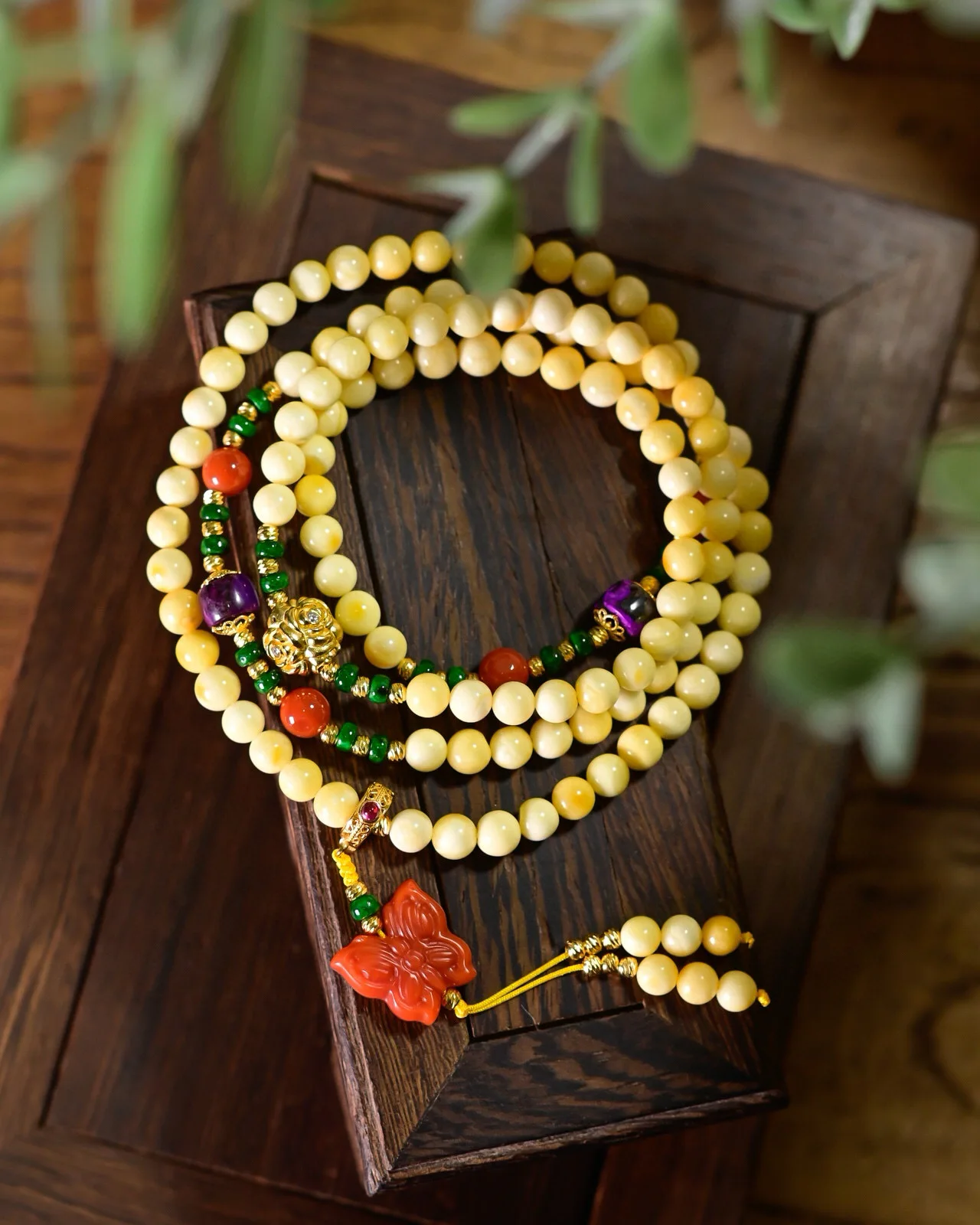 

Браслет из серебра 925 пробы с натуральным белым цветком и янтарем, 108 бусин Мала с сугилитом и ярким зеленым жадеитом ААА, буддийская молитвенная цепочка