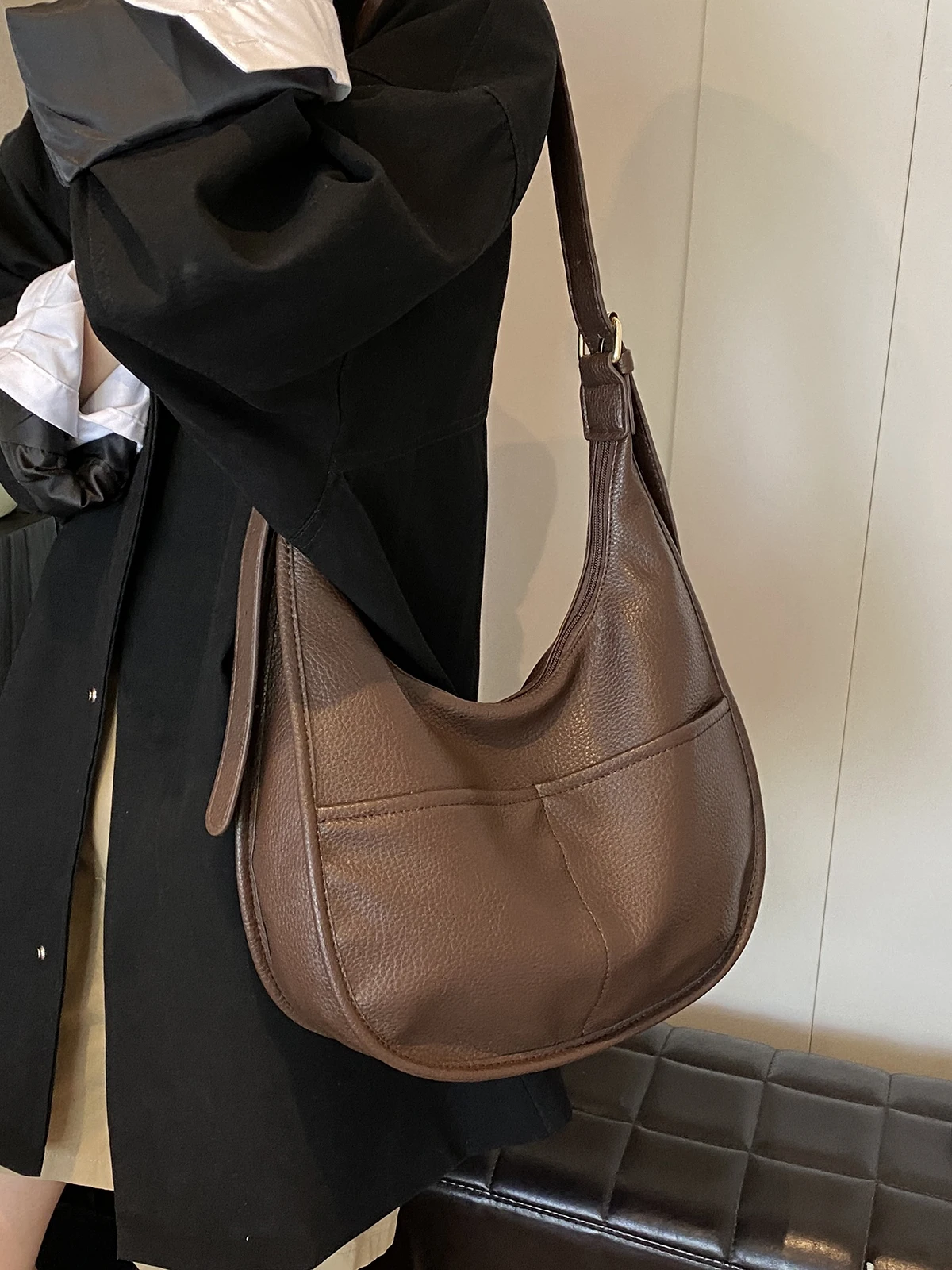 

Autumn/winter retro large-capacity bag female 2024 new popular shoulder bag underarm bag college students Tote bag