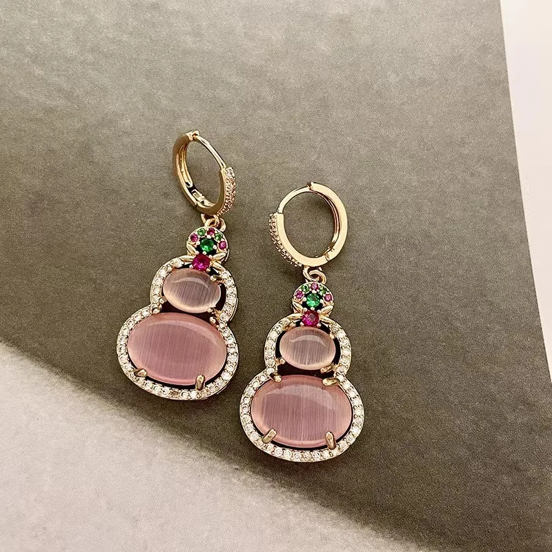 

Classic pink cat eye gourd earrings for women new in fashion and high-end exquisite and luxurious earring banquet jewelry gifts