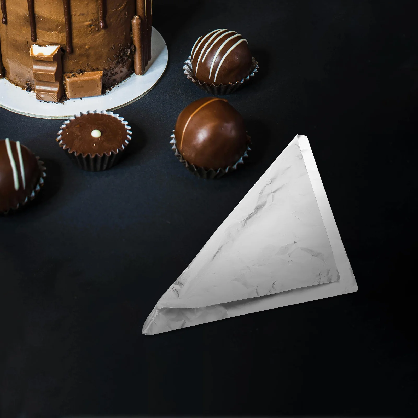 

100Pcs Aluminum Foil Wrappers Chocolate Packaging Elegant Design Freshness Protection for Chocolates Candies Small Tangerines