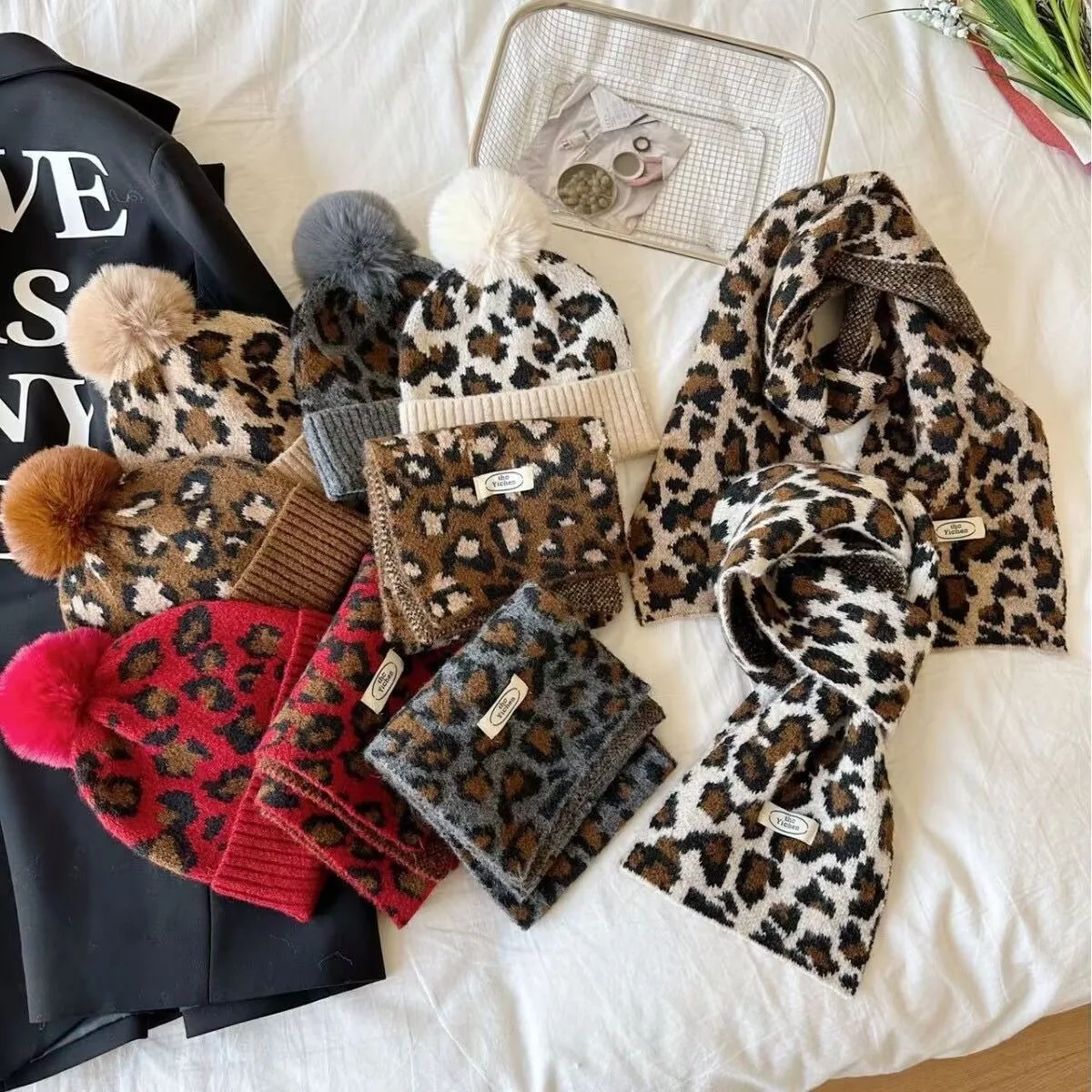 Korean version of the foreign-style leopard children's hats scarves two-piece winter outdoor men and girls warm wool ball over t