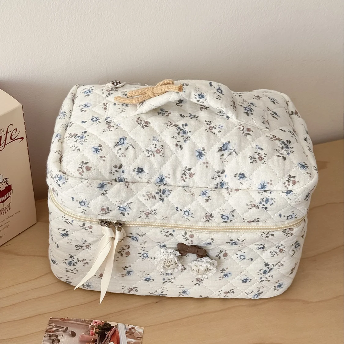 Three-piece quilted fabric handbag set, high aesthetic storage bag, portable travel ins-style fresh floral makeup bag