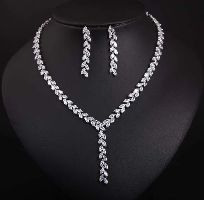 

European and American temperament, zircon super flash tassel short necklace earrings set collarbone chain bridal dress dinner ac