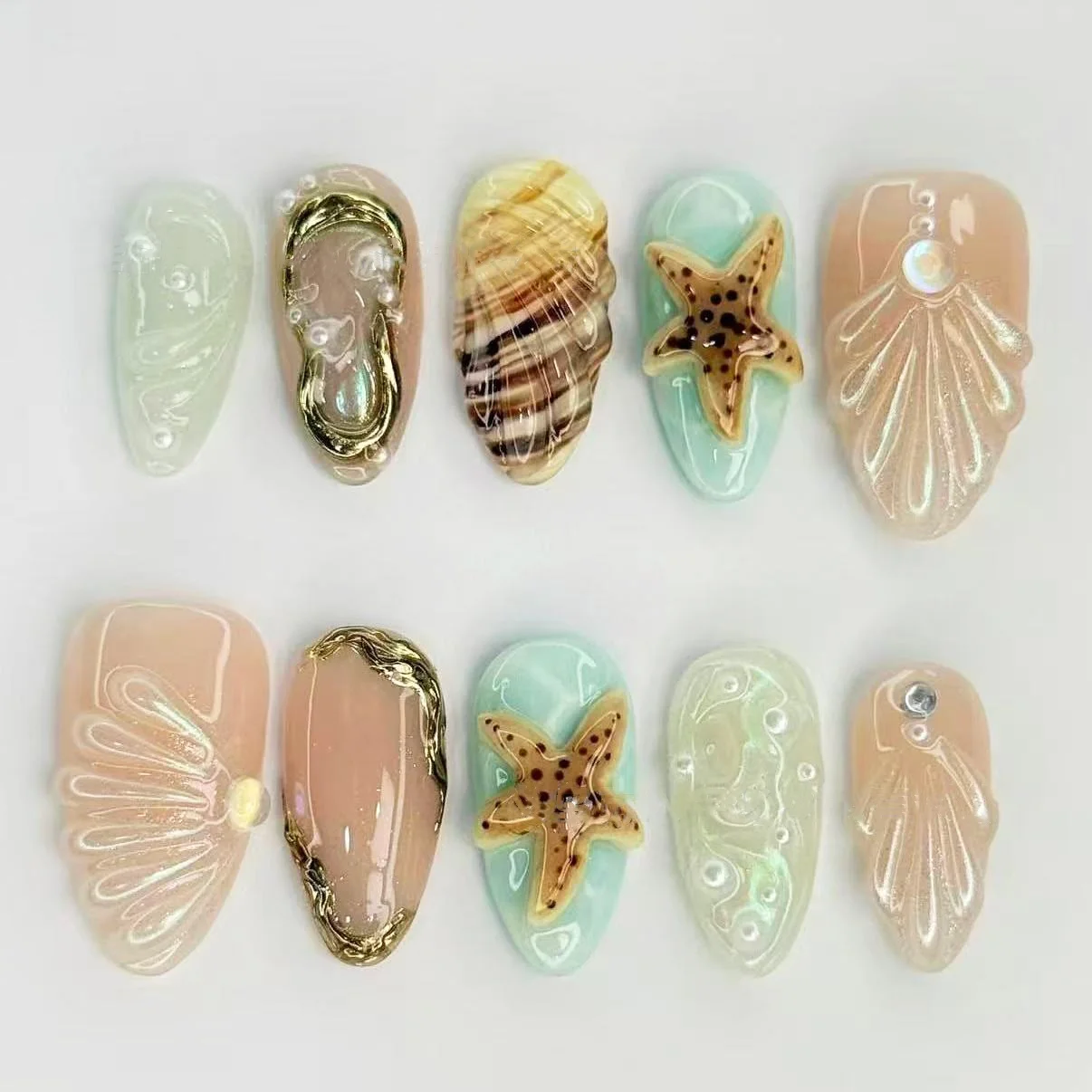 

24Pcs 3D Starfish Gilded Design False Nails Rhinestone Pearl Wearable Full Cover Nail Tip Mid-length Almond Press on Fake Nails