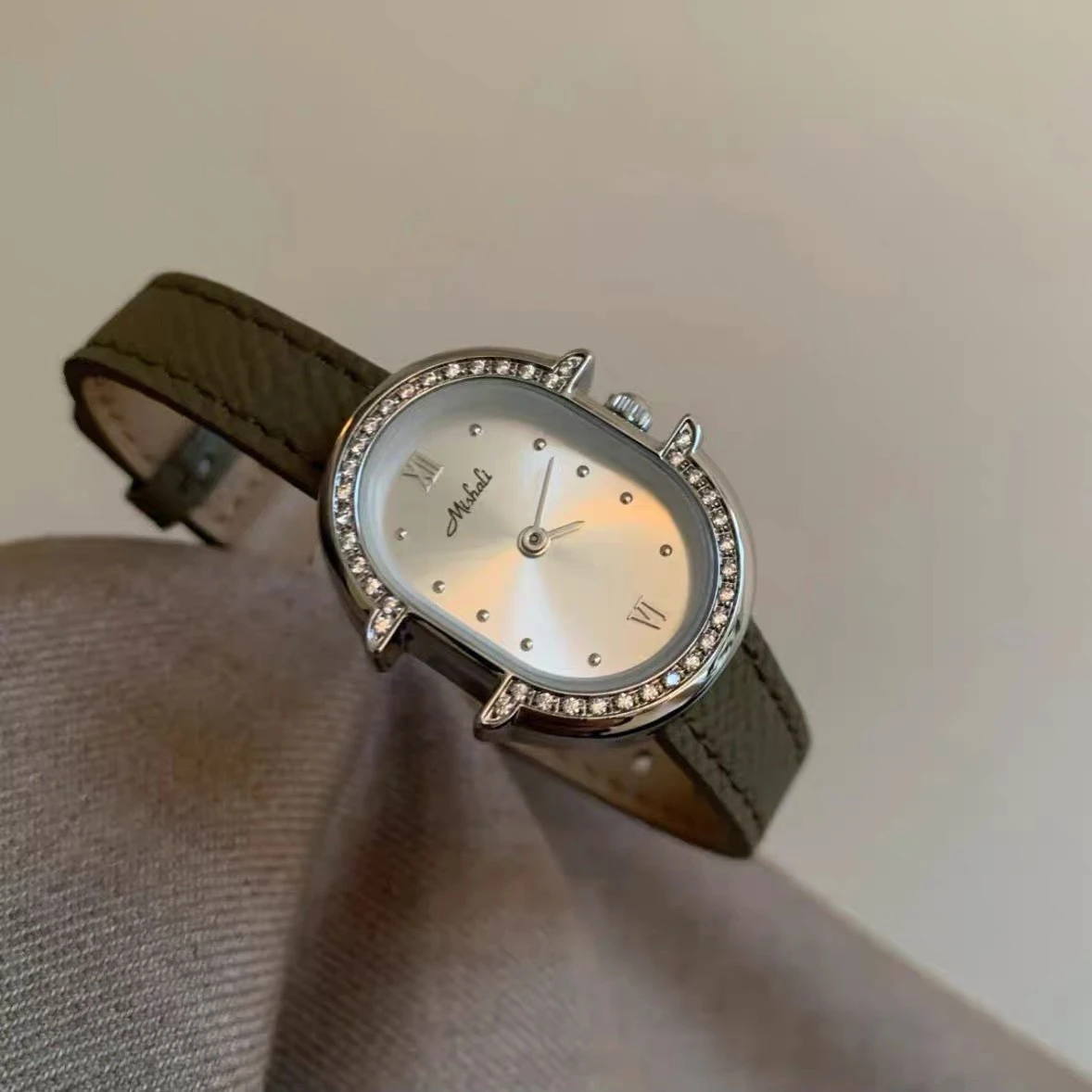 New Oval Leather Strap Women'S Watch, Retro And Stylish Small Dial Quartz Watch, Student Watch, Exquisite Ladies' Wristwatch.