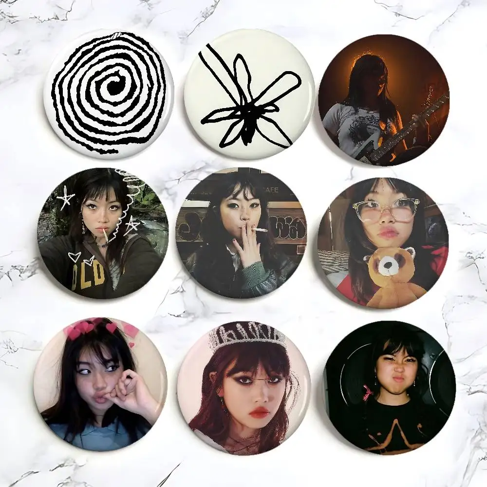 Singer B-Beabadoobee Badges Tinplate Soft Button Pin Brooch Metal Badge Custom Jewelry Accessories Hat Bag Lapel