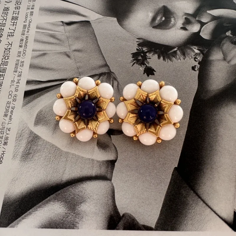 

VKVVA Fashion Jewelry Vintage White Earrings Clip Beaded Flower Earrings for Women Birthday Gifts, Unique Gift