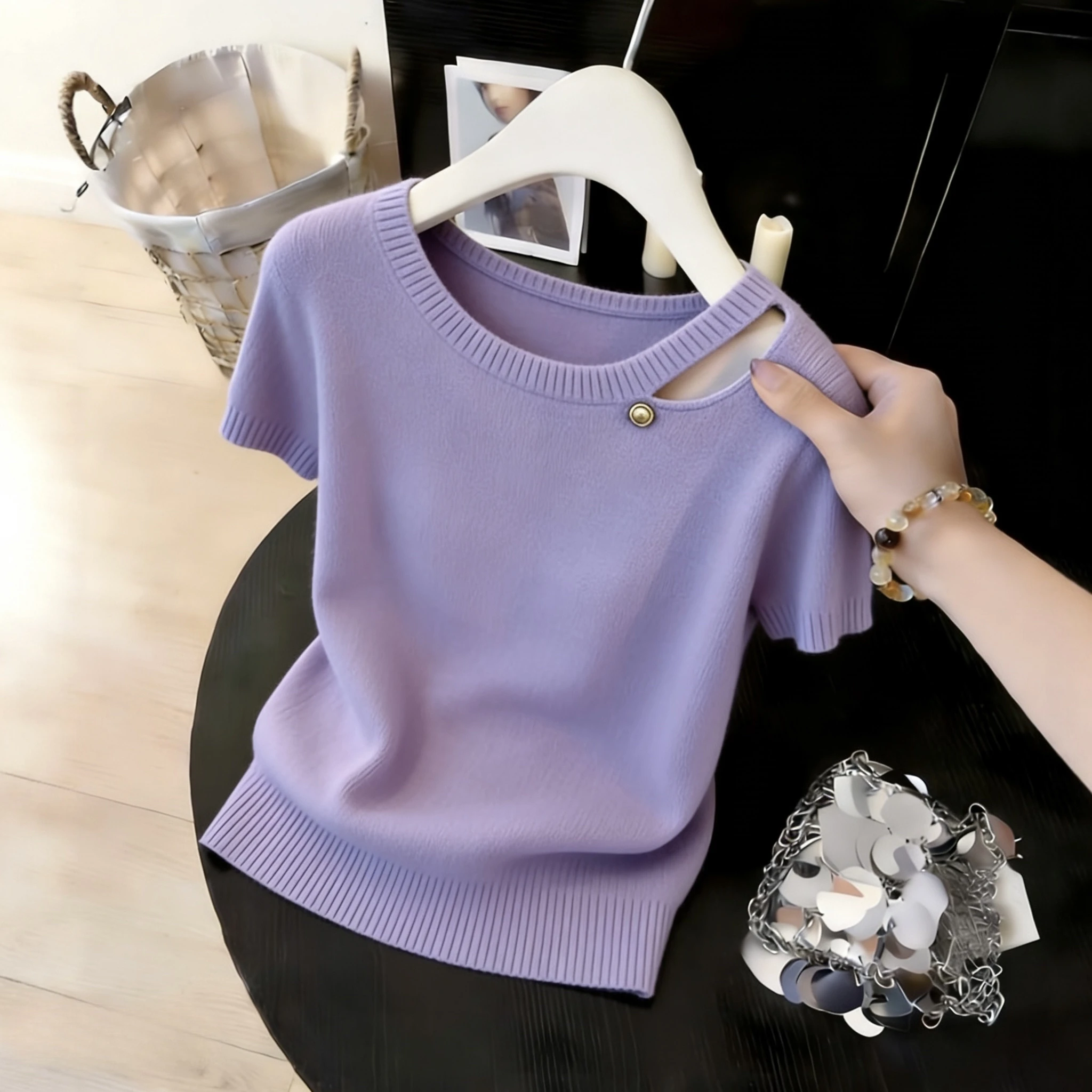 2026 New Summer Women's Knitted Sweater, Unique and Chic, Super Good-Looking, Short-Sleeved, Niche Design for Commuting