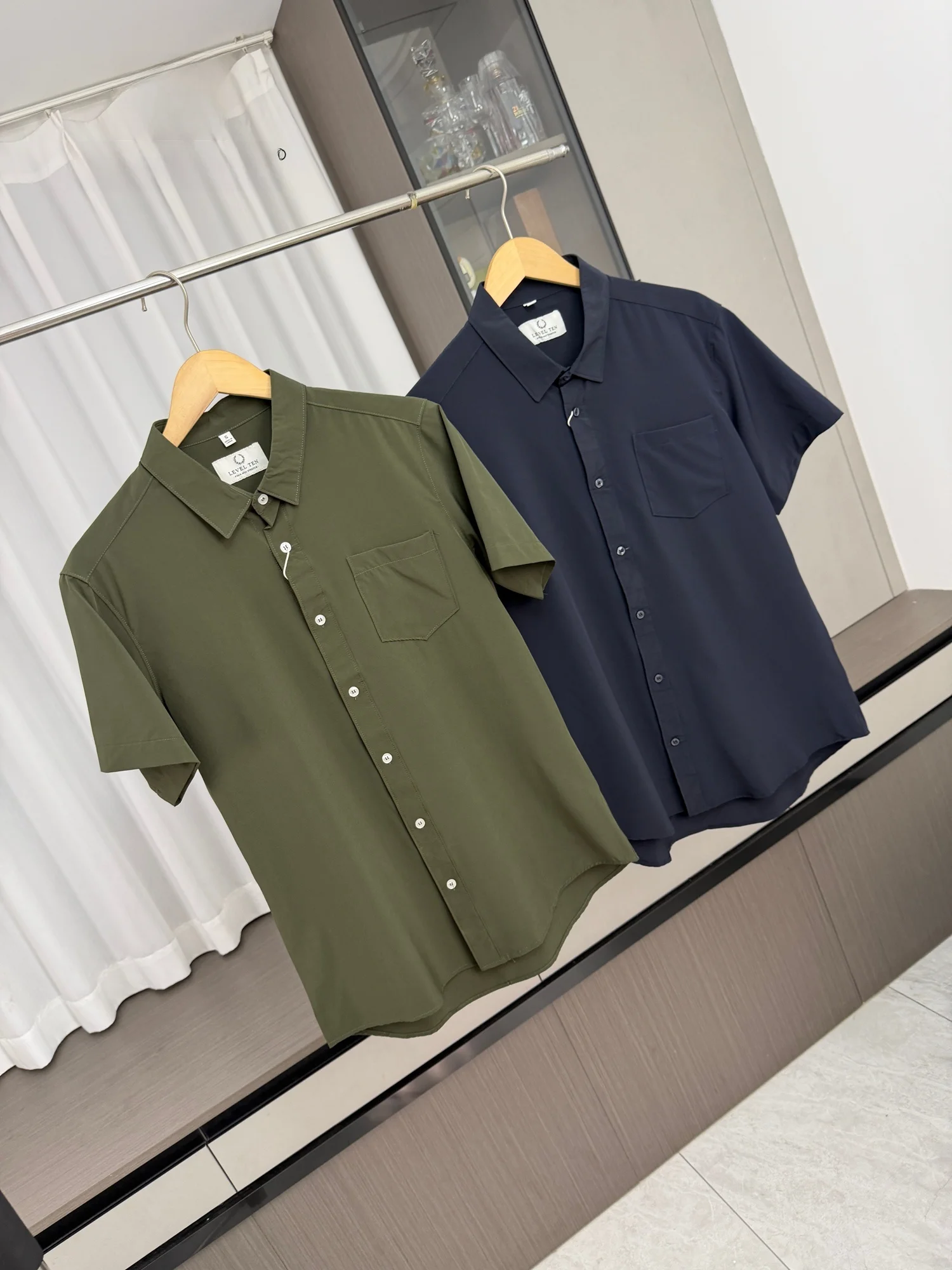 

Men's Summer Quick Dry Casual Shirt Short Sleeve Breathable Elastic Flip Collar Fashionable Urban Style Standard Fit Youth Wear