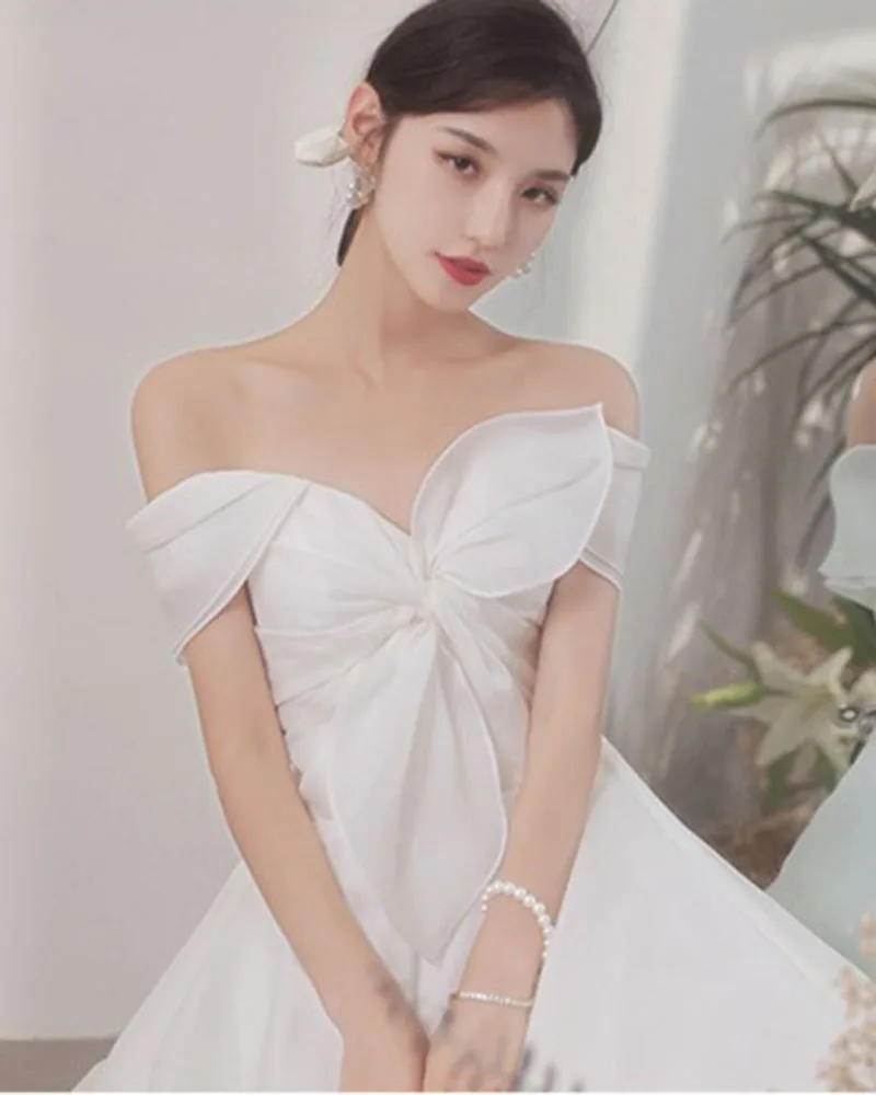 ชุดแต่งงานผ้าซาตินสไตล์ฝรั่งเศสแบบใหม่ปี 2025 สำหรับเจ้าสาว ชุดหมั้นแบบไหล่เดียว ดีไซน์เกาหลี