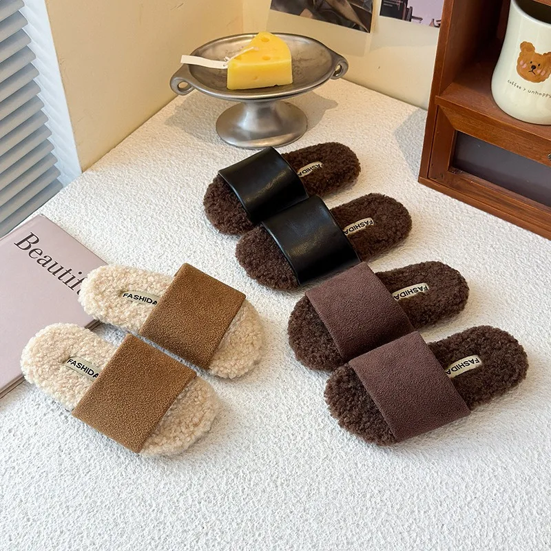 รองเท้าแตะผู้หญิงแบบสวม พื้นนิ่ม หนังกลับ รุ่น 2025 รองเท้าแตะในบ้าน ผ้าฝ้าย นุ่มฟู ทันสมัย