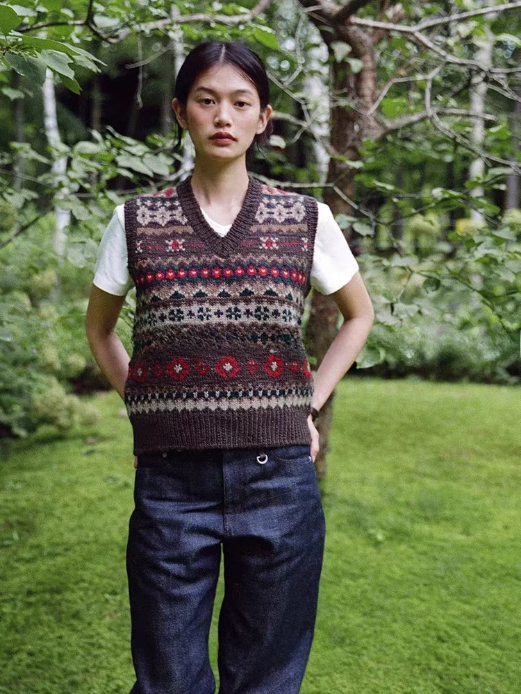 

Retro Fair Isle Knitted Wool Blend Vest Svel V-Ne Soft Medium Gauge Knit Warm Casual Outerwear for Women