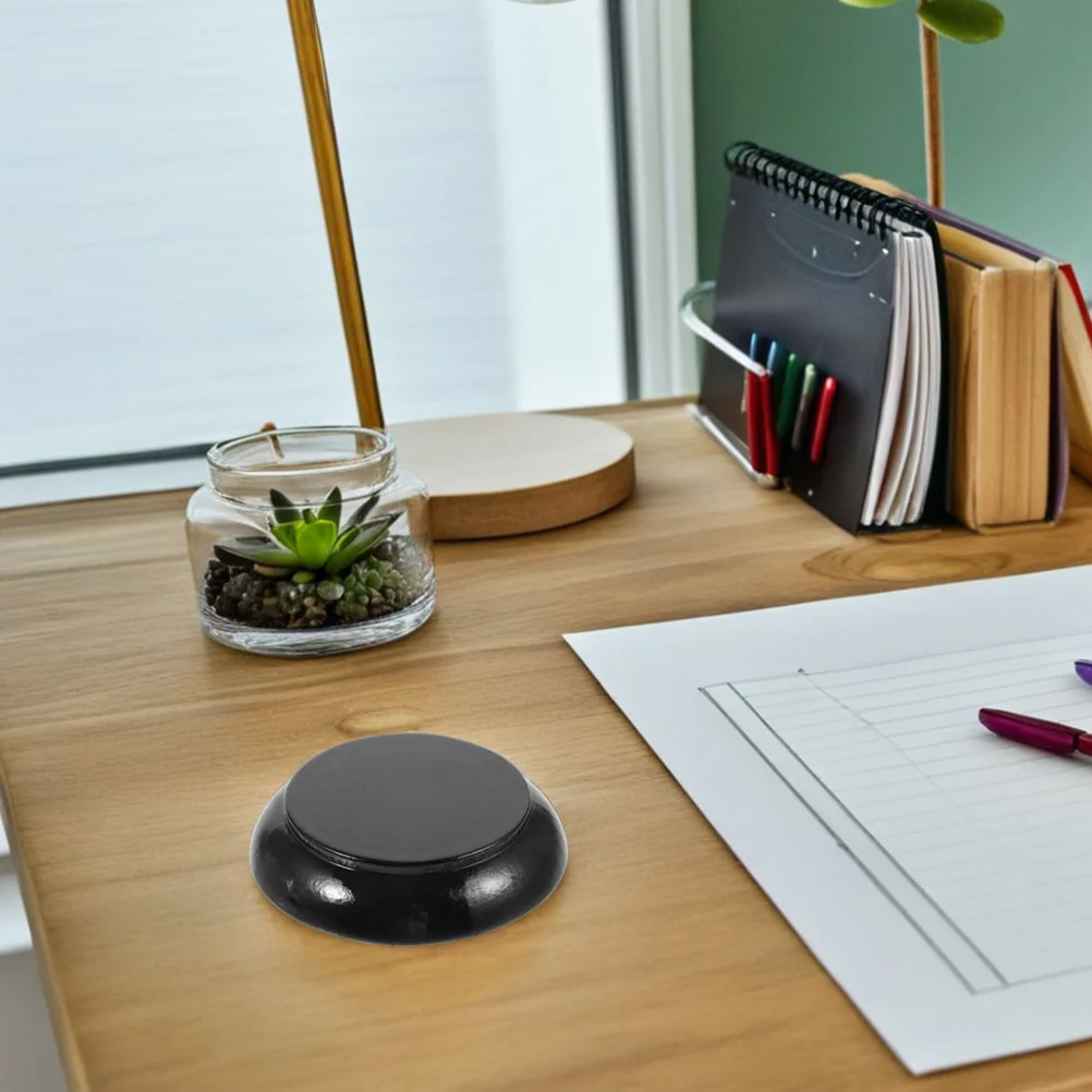 ชุดอุปกรณ์จำลองห้องพิพากษาเด็ก 1 ชุด ประกอบด้วยไม้ตีพิพากษา สำหรับเล่นบทบาทสมมติ พิธีกรรมทางกฎหมาย อุปกรณ์เสริมสำหรับผู้พิพากษาและผู้ดูแลความยุติธรรม