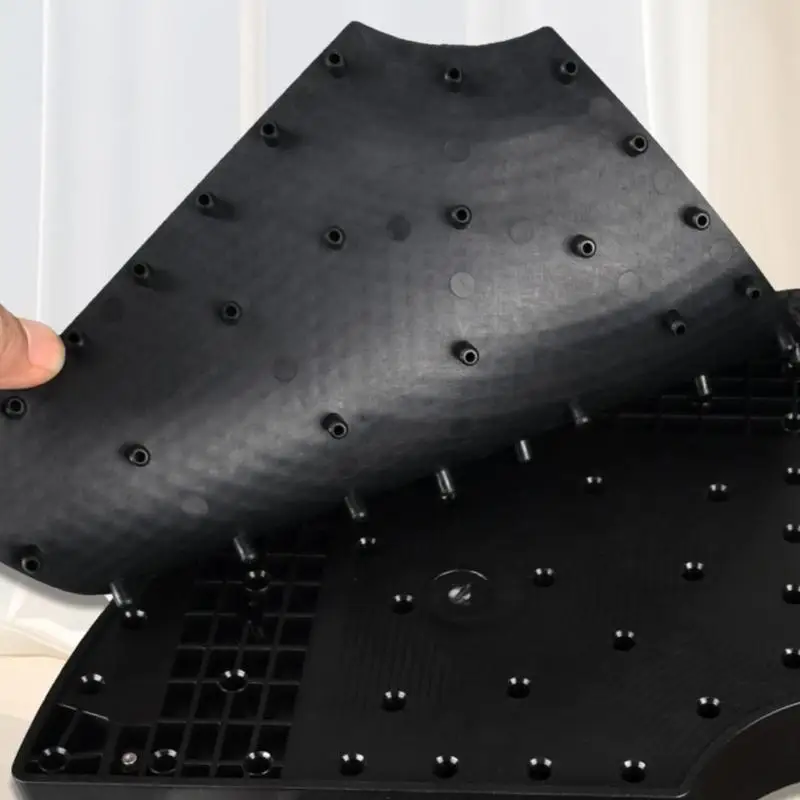 Rundes bewegliches Möbelsockel-Set mit vier fächerförmigen Rollstützen, Griffstruktur und roten Rollen für den Einsatz D2RD – Detail 2
