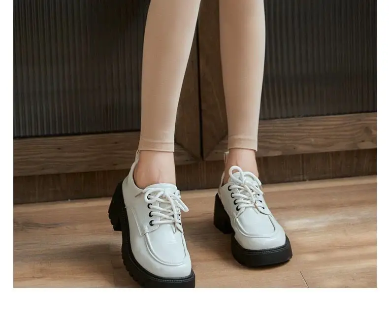 Leggings de mujer elásticos aislados estudiantes caderas desnudas bordado Bootcut a cuadros mate corte en V hermoso Jeggings medias con curvas