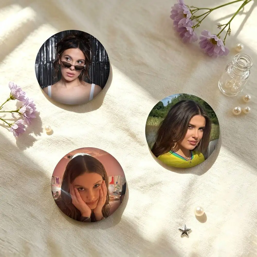 R-Retro Movie Star Millie Bobby Brown  25mm 32mm 44mm 58mm 75mm Brooches Badges Pins for Accessories Gift