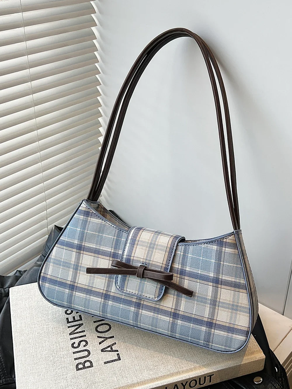 

Handheld Fashion Small Square Bag 2025 New Korean Edition Versatile Trendy Casual Plaid Shoulder Bag Sweet Bow Women's Bag