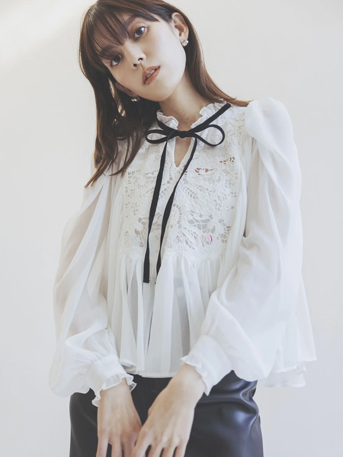 

Нежная шифоновая блузка в японском стиле с вышивкой, кружевной отделкой и рукавами-фонариками, свободного кроя, с длинными рукавами, в стиле Sweet Court.