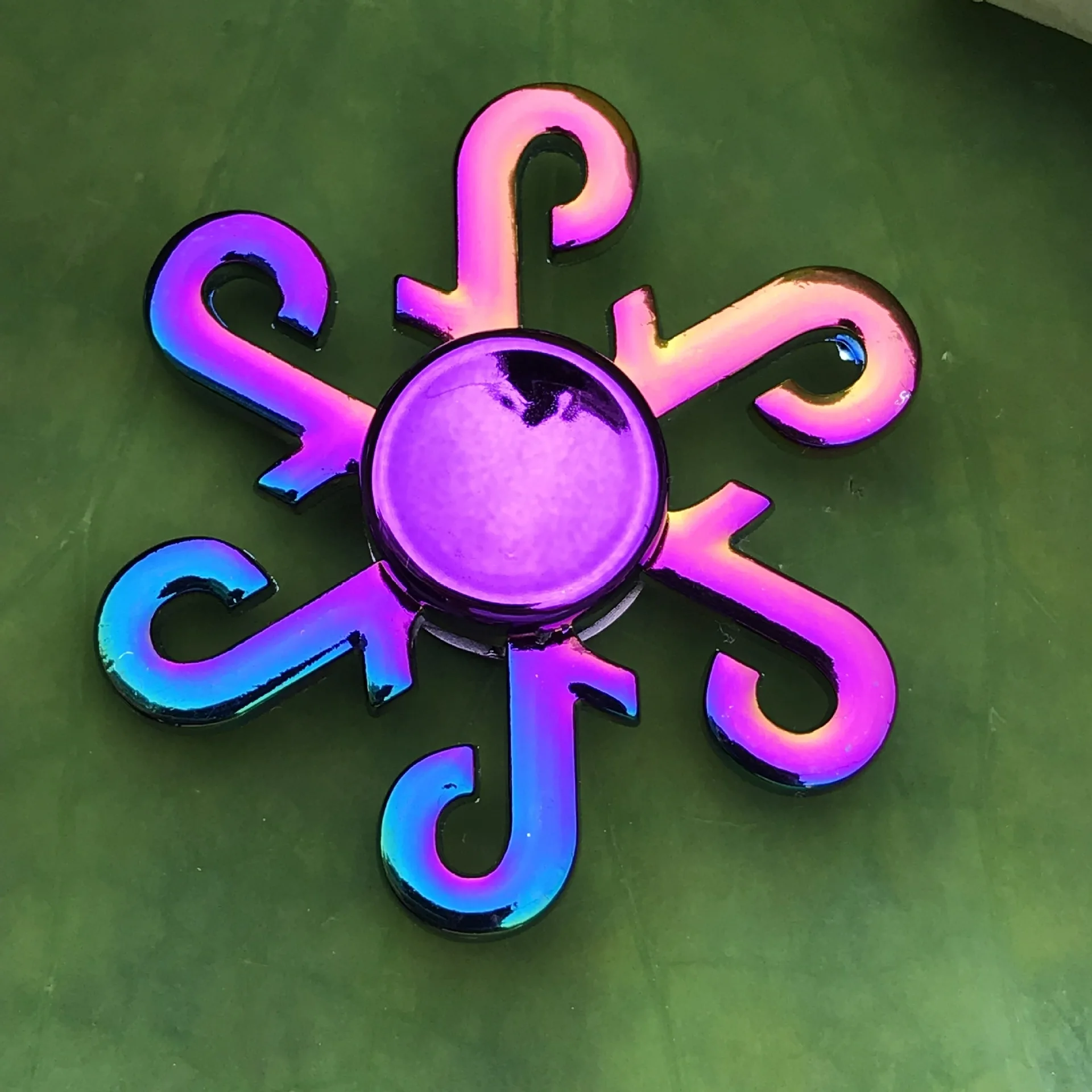 Neuer Metall-Regenbogen-Fidget-Spinner mit Farbverlauf R188 Geräuscharmes Lager EDC Handspinner Fingerspitzen-Gyro Anti-Angst Erwachsenenspielzeug Geschenke