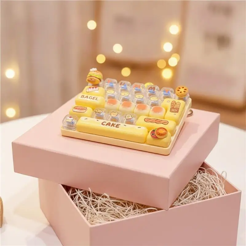 Creative Cute 26-key Keyboard Keychain 1Pcs Transparent Pendant Trendy Bag Ornament for Couple Daily Wear Gift