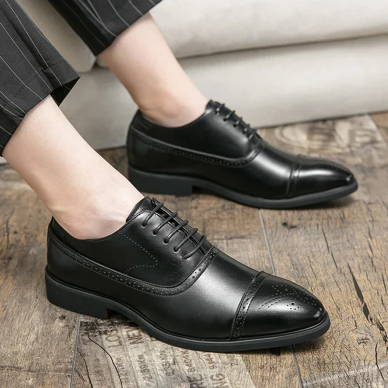 Carving Dress Shoes Men Designer Fashion Handmade Business Formal Shoes Men Original Pointed Wedding Shoes 2024