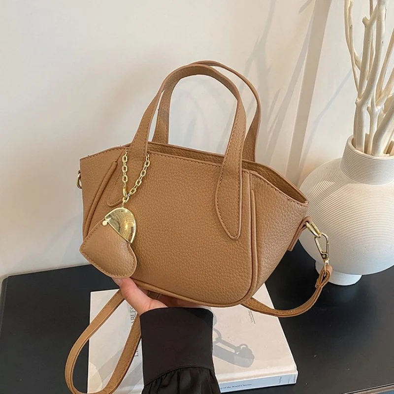

Famous Designer Leather Women's Shoulder Bag High-End Luxury Brand Fashionable Elegant Crossbody Chic Trim Daily Bag​