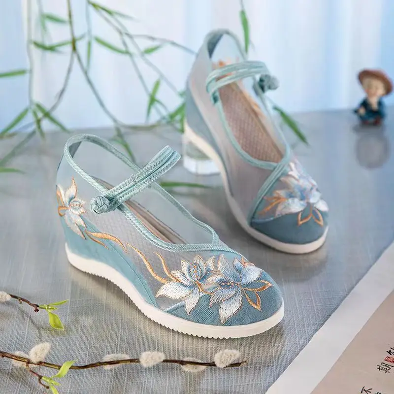New Woman\'s Thick Sole Shallow Cloth Shoes Breathable Mesh Hollowed Retro Sloping Heel With Raised Embroidered Shoe Nude Shoes