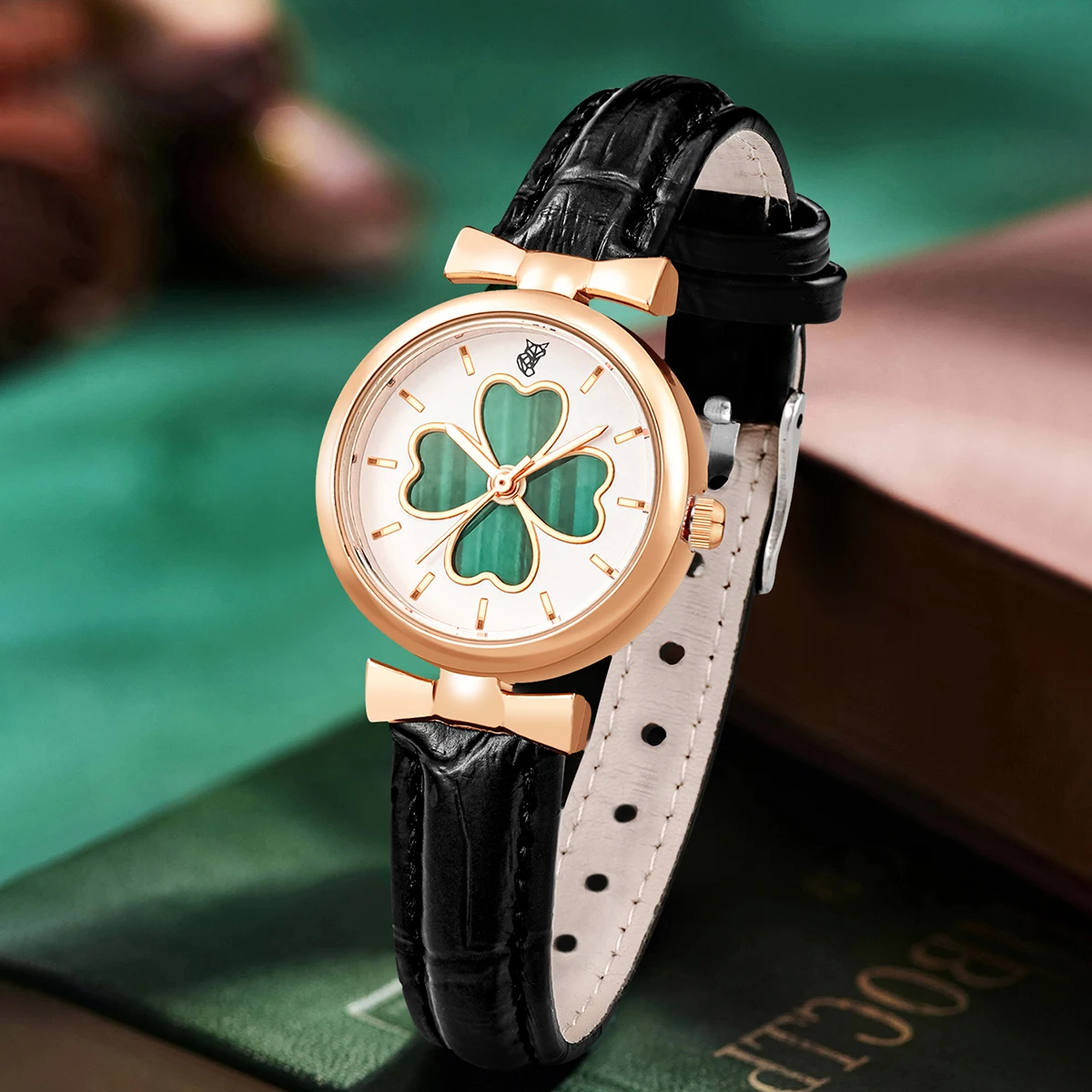 New LUCKY FOX Women's 2PC Gift Box Set Simple and High end Brooch Clover Hollowed Out Quartz Wristwatch Holiday Gift Relojes