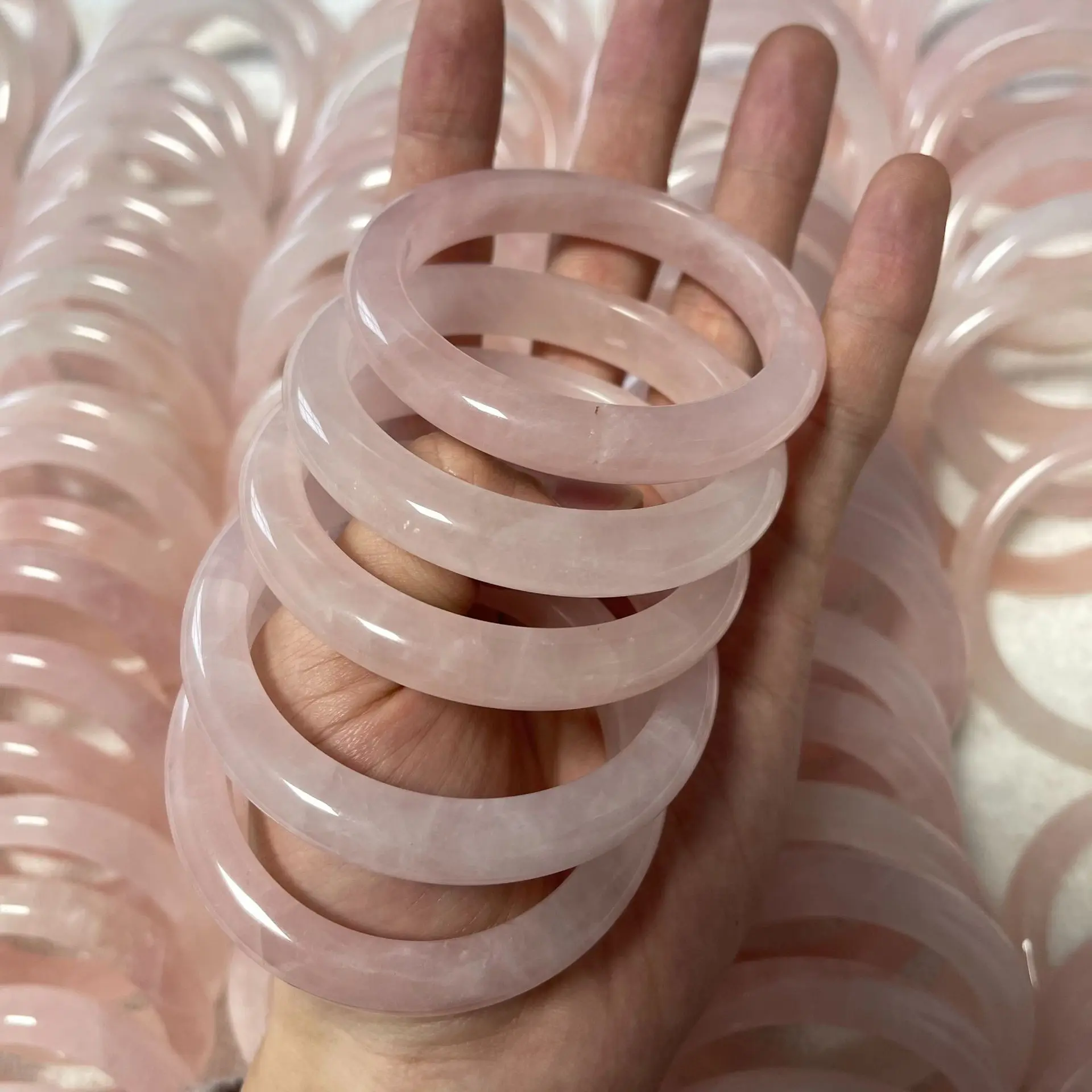 

Natural powder crystal bracelet, custard hibiscus stone, versatile powder crystal jewelry.