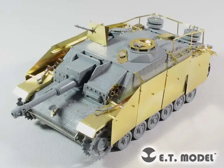 ET Model 1/35 E35-227 WWII German StuG.III Ausf.G Schurzen (Early version) E35227