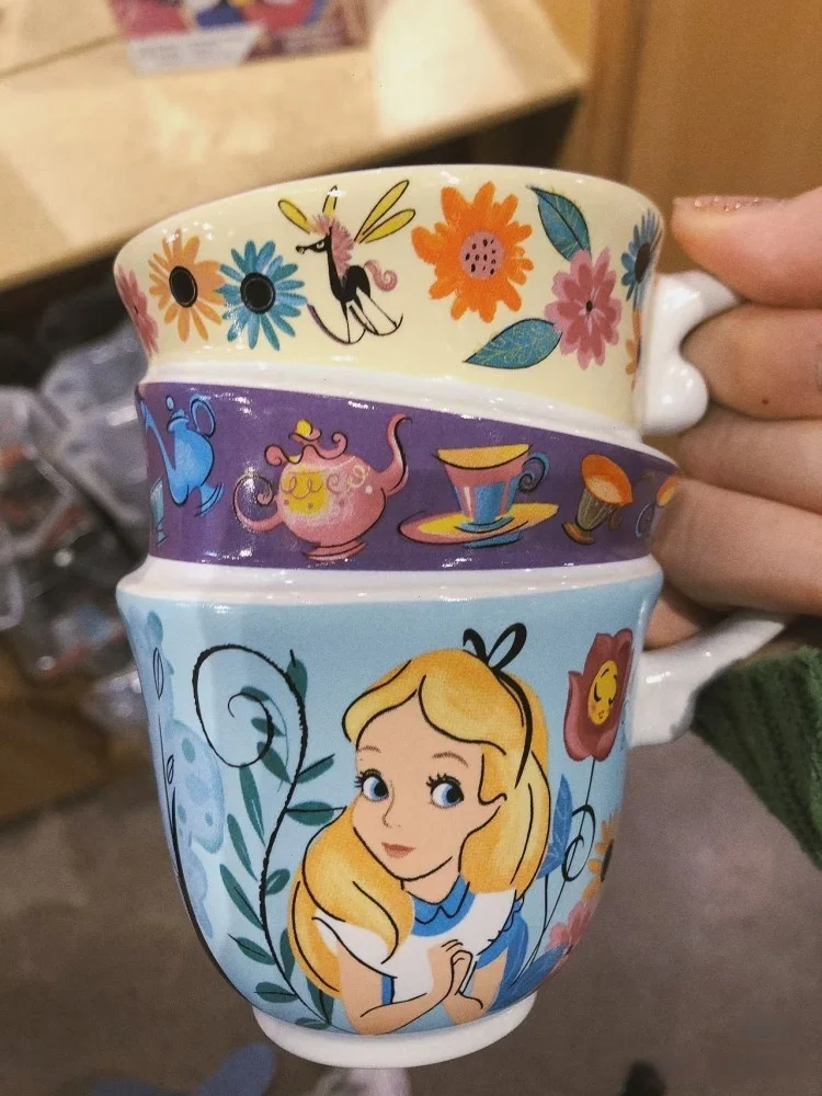Nuova vendita calda Periferiche anime Alice nel paese delle meraviglie Tazza impilata Tazza creativa in ceramica dipinta a tre strati Tazza da caffè personalizzata