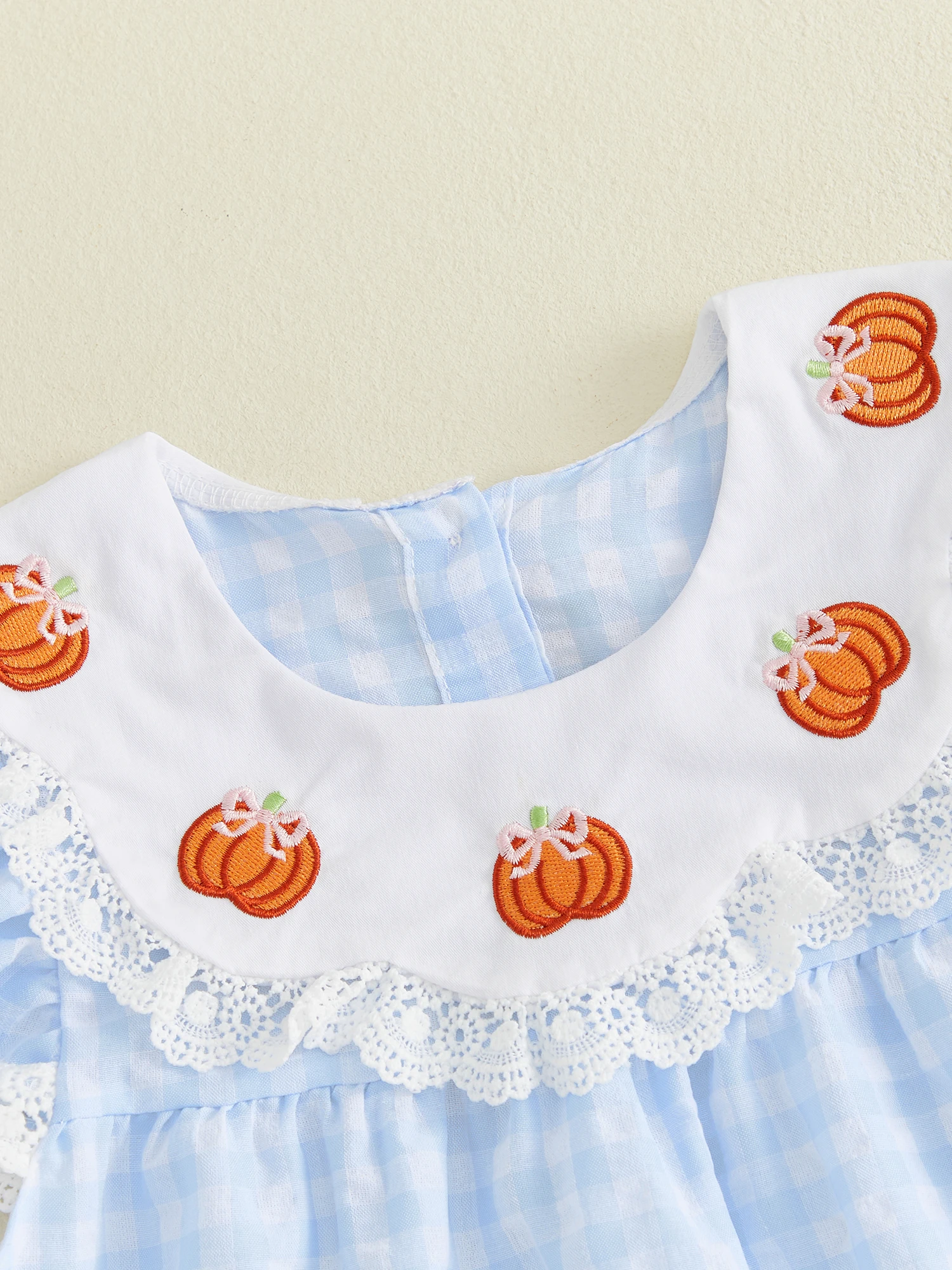 1-6 Jahre Kleinkind Mädchen Halloween-Kleid Niedliches Kürbis-Stickerei Flügelärmel Rundhals Kariertes Spitzenkleid Kostüm – Detail 3