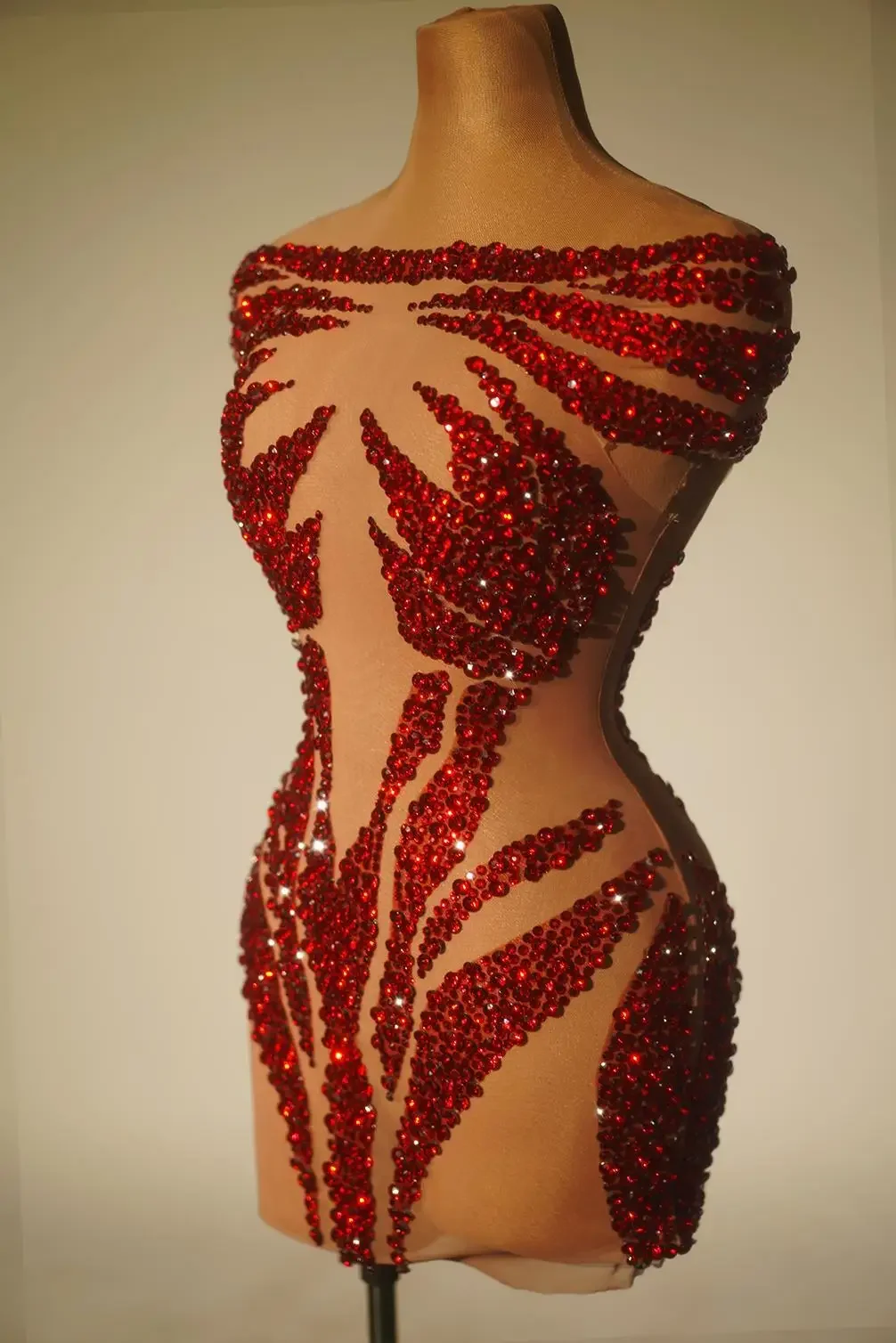 ดูผ่านตาข่ายงานปาร์ตี้ชุด Rhinestones ชุดสั้นผู้หญิงเซ็กซี่วันเกิดถ่ายภาพสวมใส่