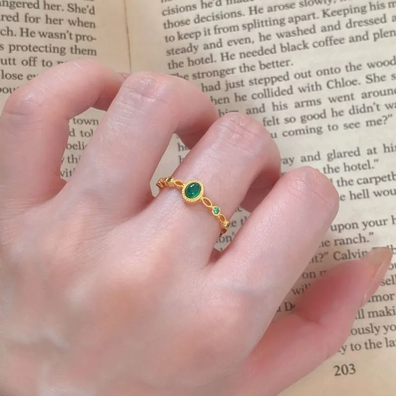 Xiaohongshu نمط المحكمة الشعبية الرجعية الذهب سطح البيض حلقة المرأة الأزياء الخفيفة الفاخرة الأنيقة والمجوهرات الراقية