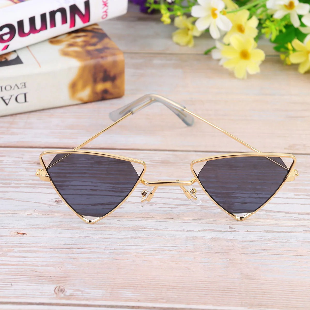

1pc Metal Frame Hollow-Out Three-Pointed Star Uv-Proof Stylish Women'S Glasses Red Golden Lightweight Durable Fashion Chic