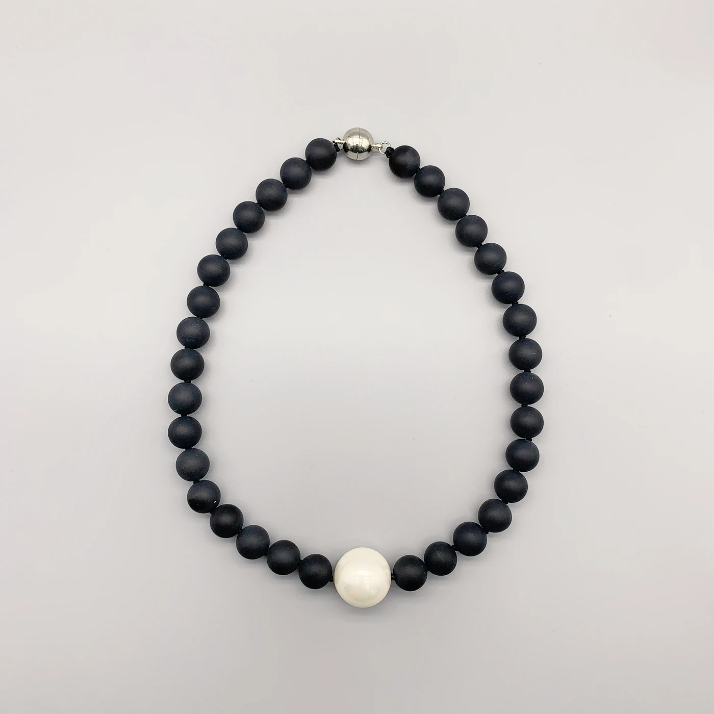 

FoLisaUnique White Shell Pearl 12mm Matte Black Onyx Necklace For Women Casual