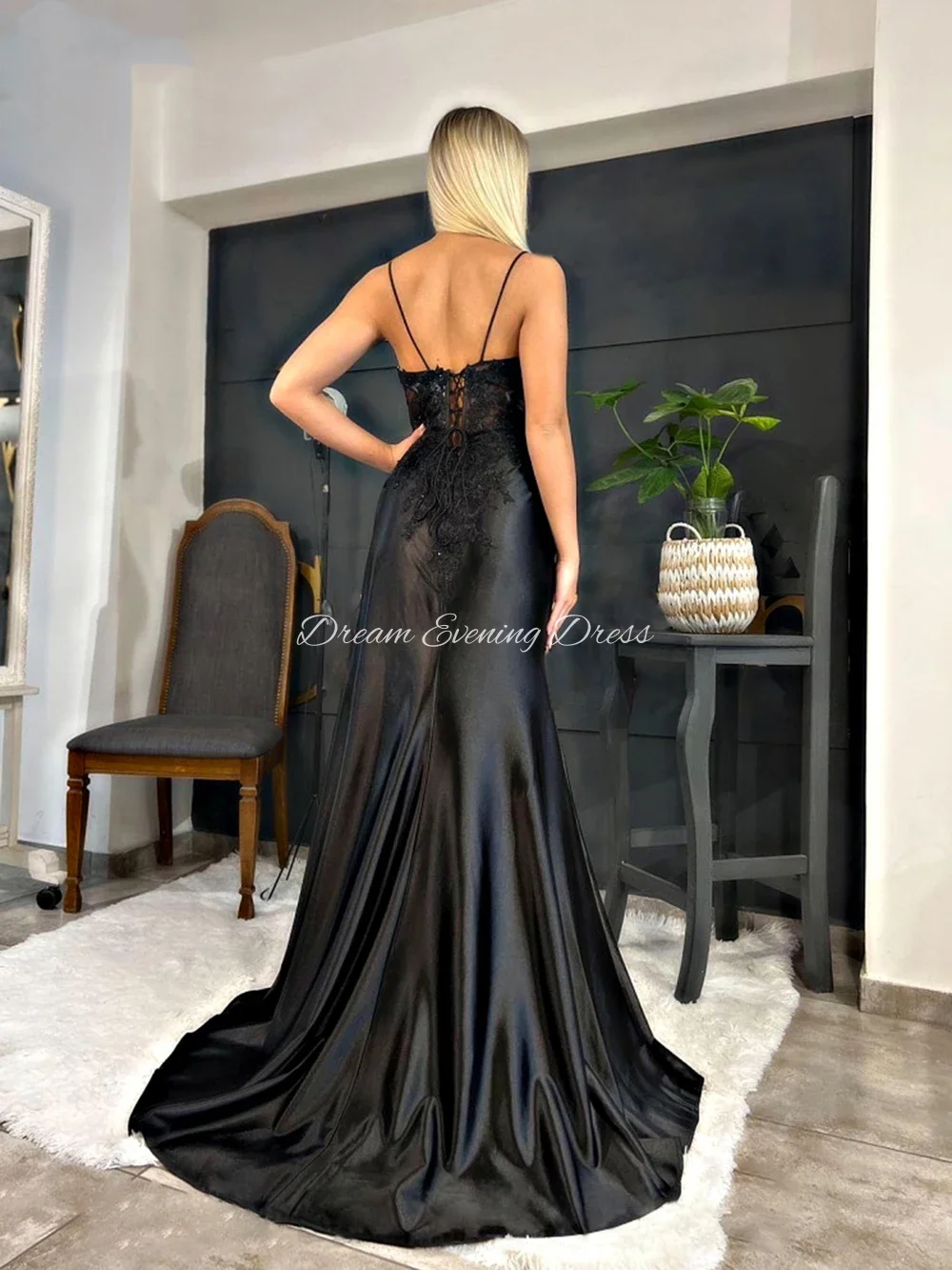 Black Evening Dress V-Neck Open Back Formal Dress Italian Noodle Strap Applique Formal Occasion Dress Women's Evening Dresses