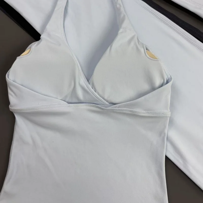 Damen 2-teiliges Gym-Set: Original Neckholder-Top, schmal geschnittene Yoga-Schlaghose, hochelastisch, weich, für Fitness, Workout, Pilates, Radfahren. – Detail 10