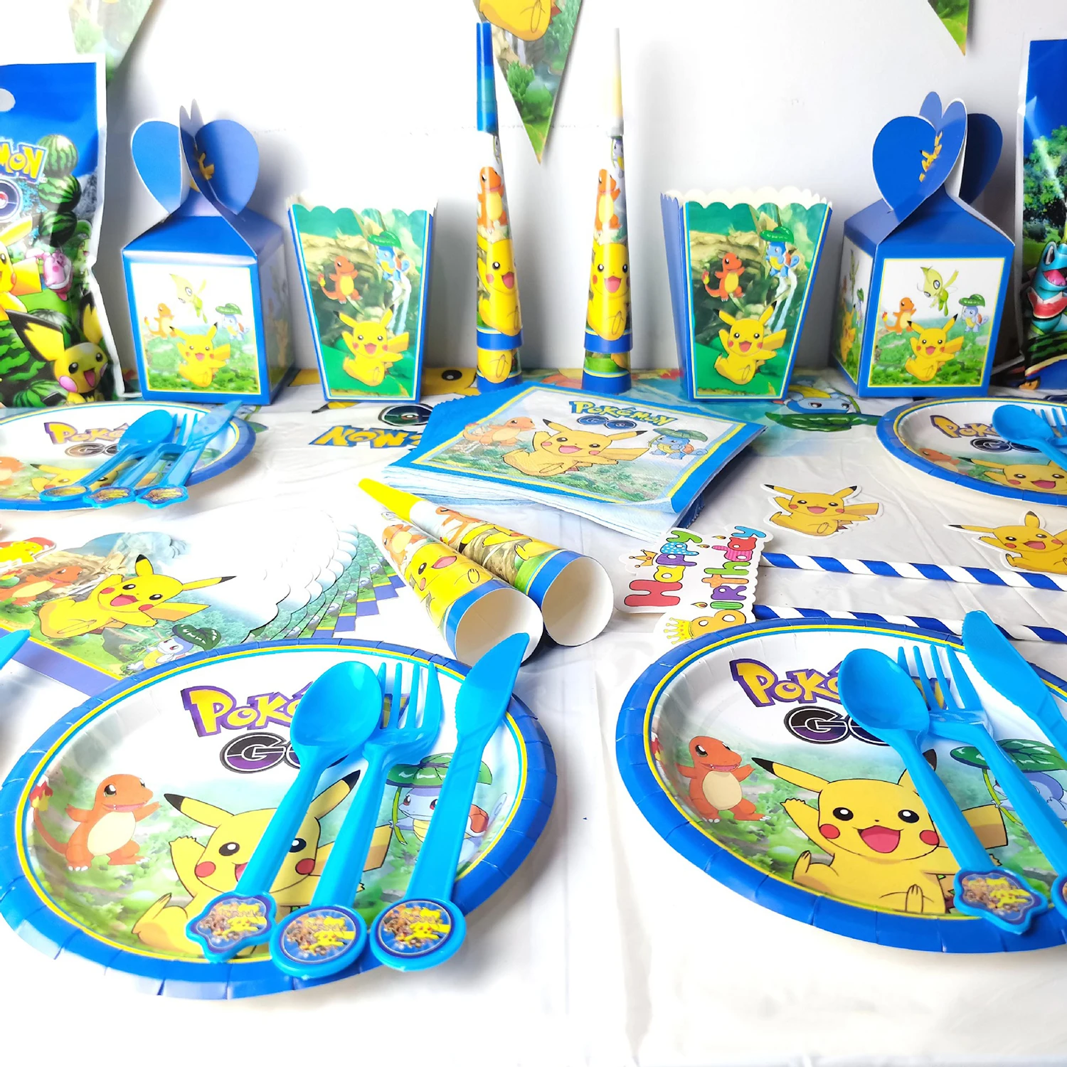 Fournitures d'anniversaire Pokémon pour enfants, assiettes standard, bannière de serviette, ballons Pikachu, décorations de fête préChristophe, 1 an, 2 ans, 3 ans