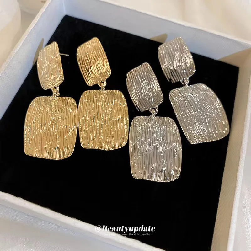 أقراط معدنية مرصعة بالأعلى للنساء ، إبرة من الفضة ، مربعة ، راقية ، فاخرة ، خفيفة ، عصرية